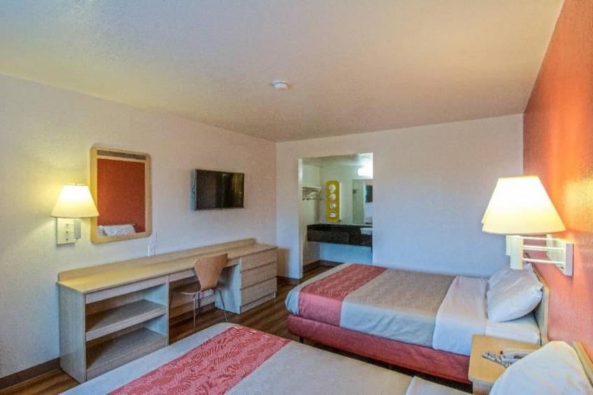 2 Queen Beds  Micfridge - foto 9