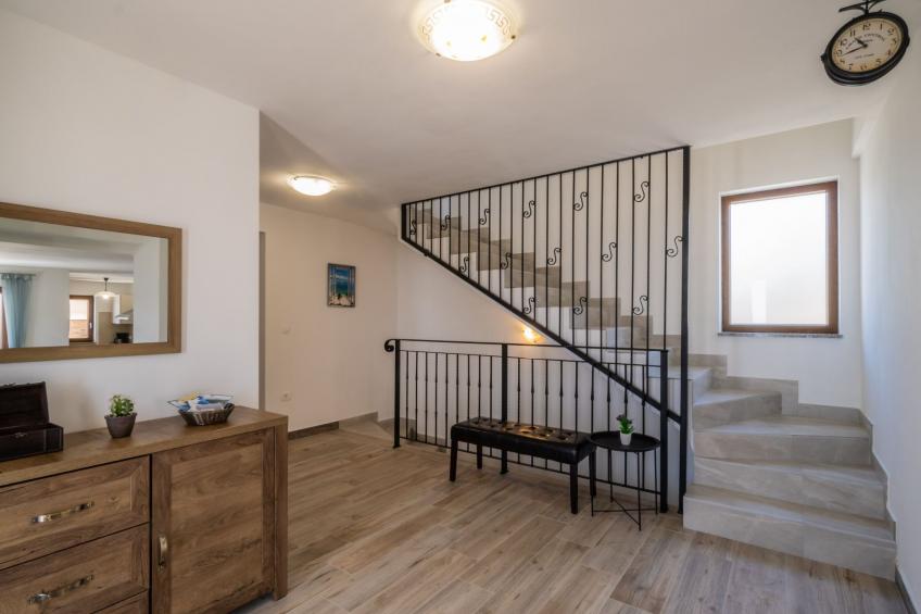 Elegantes Escape mit Pool und Panoramablick - foto 19