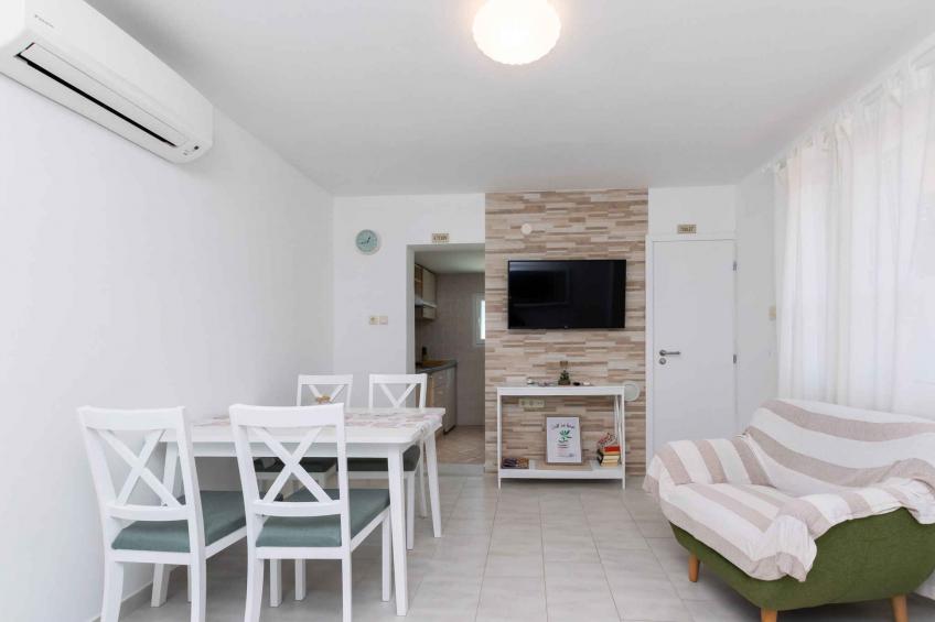 Holiday home with terrace and barbecue - BF-ZP6YR - foto 12