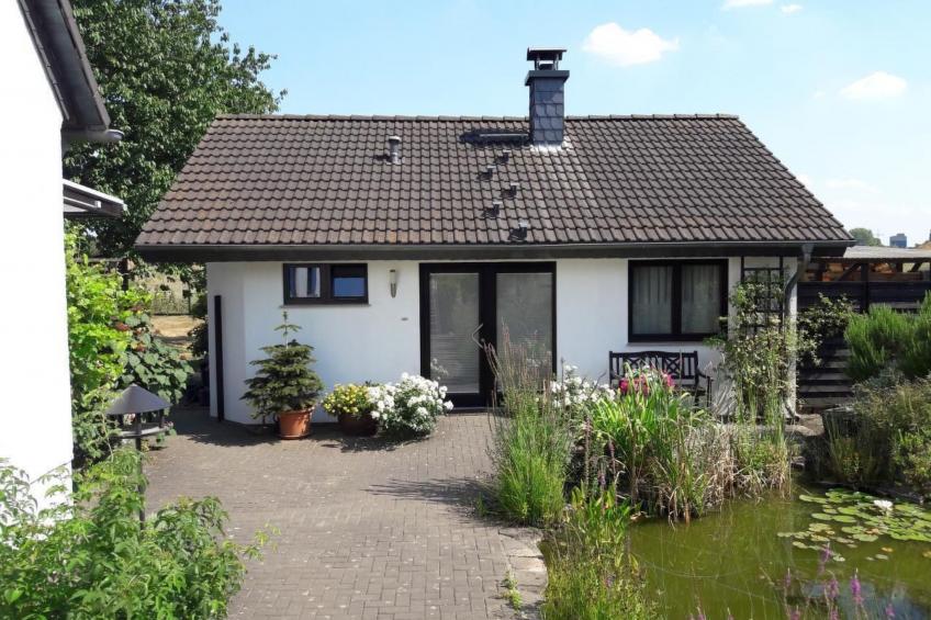 Kleines Ferienhaus in Hermülheim mit Garten