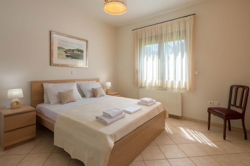 in Sgourou mit Parkplatz, Blick ins Grüne - foto 11