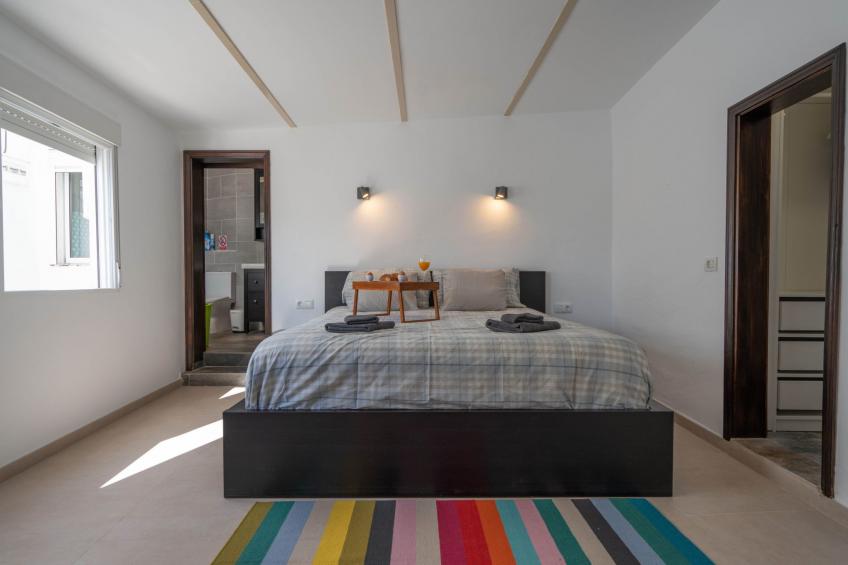 Spektakuläre Höhle mit zwei großen Terrassen am Meer - foto 5