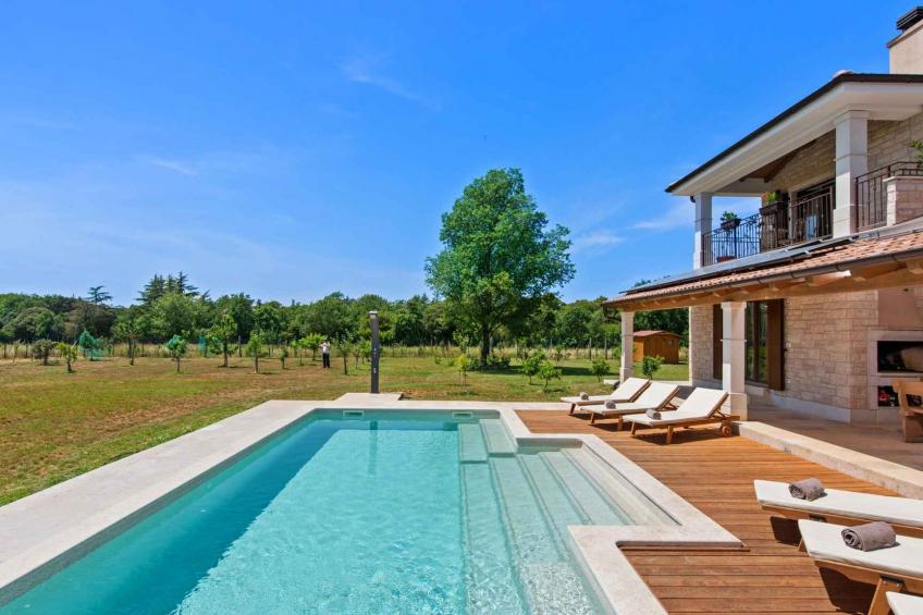 Villa avec climatisation et piscine - BF-H9K7F