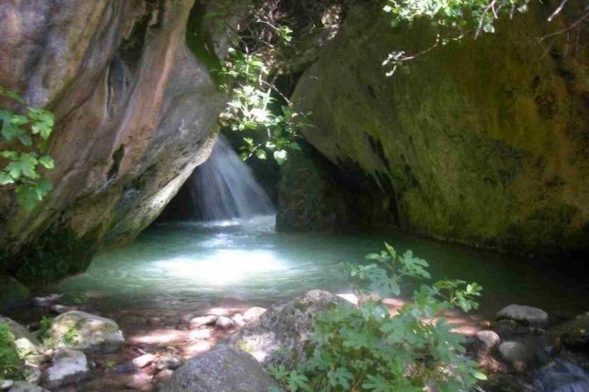 mit Terrasse in der Nähe eines Wasserfalls - foto 2