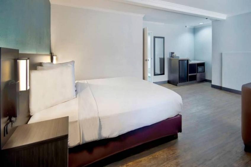 1 King Bed  Non-Smoking - foto 21