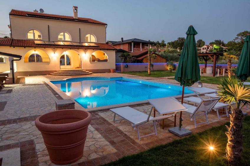 Vakantiewoning met zwembad - BF-XNT3M