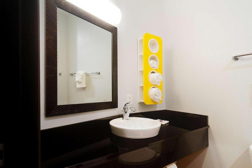 1 King Bed  Non-Smoking Shower - foto 19