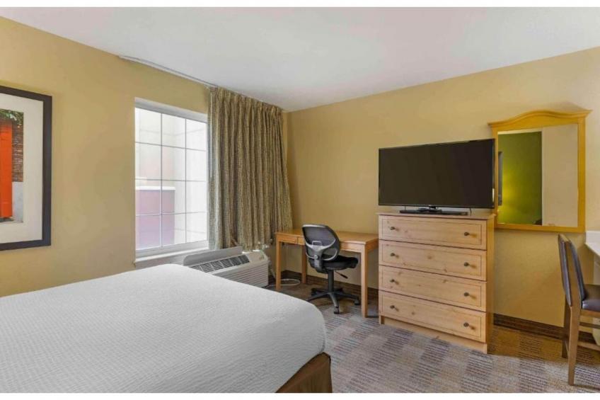 1 Queen Bed  Non-Smoking Kitchen - foto 24