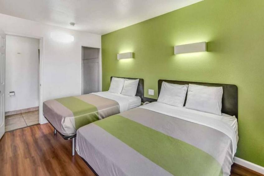 2 Full Beds  Smoking Micfridge - foto 6
