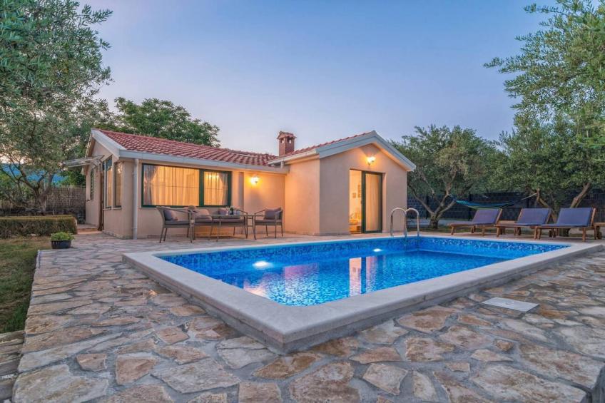 Hidden Gem Holiday Home with Pool in Kastel Stafilic - Two Bedroom Holiday Home with Pool - foto 21