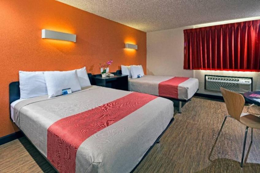 2 Queen Beds  Non-Smoking Micfridge - foto 17