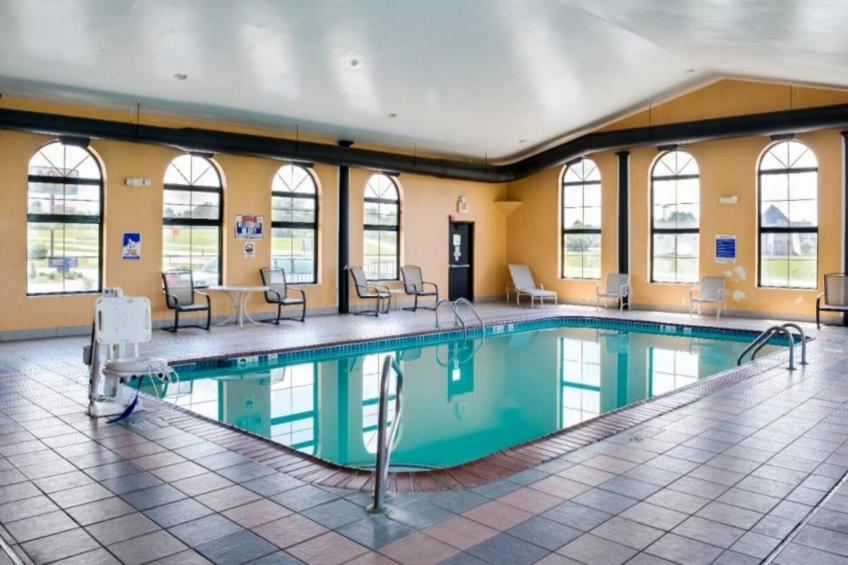 1 KING BED  SUITE NON-SMOKING HOT TUB - foto 35
