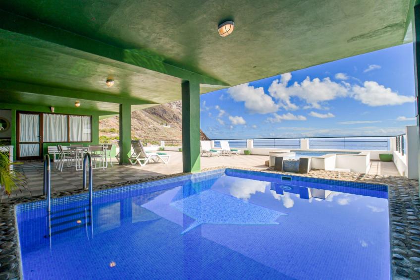 Zweitstöckiges Ferienvilla mit Terrassen, Pool, Sauna sowie herrlichem Berg- un - foto 7