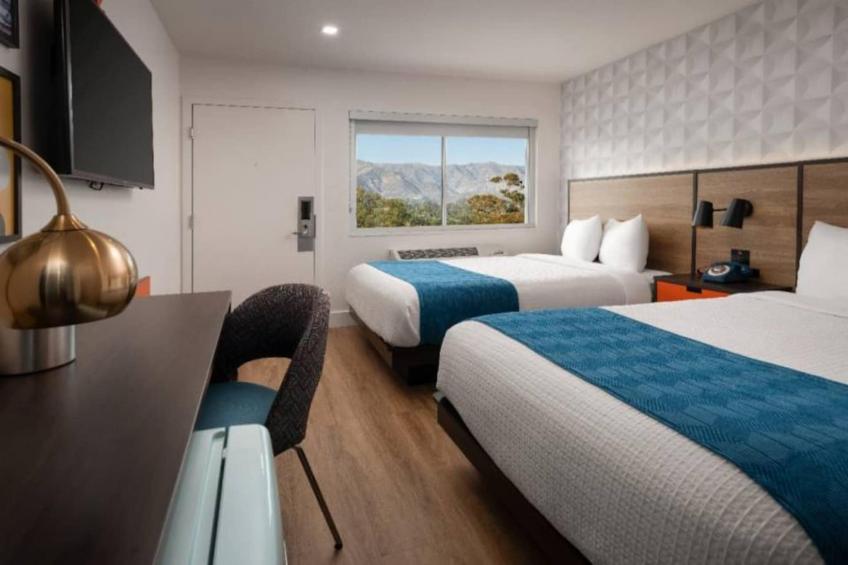2 Full Beds  New 60s Retro-Style Decor - foto 18