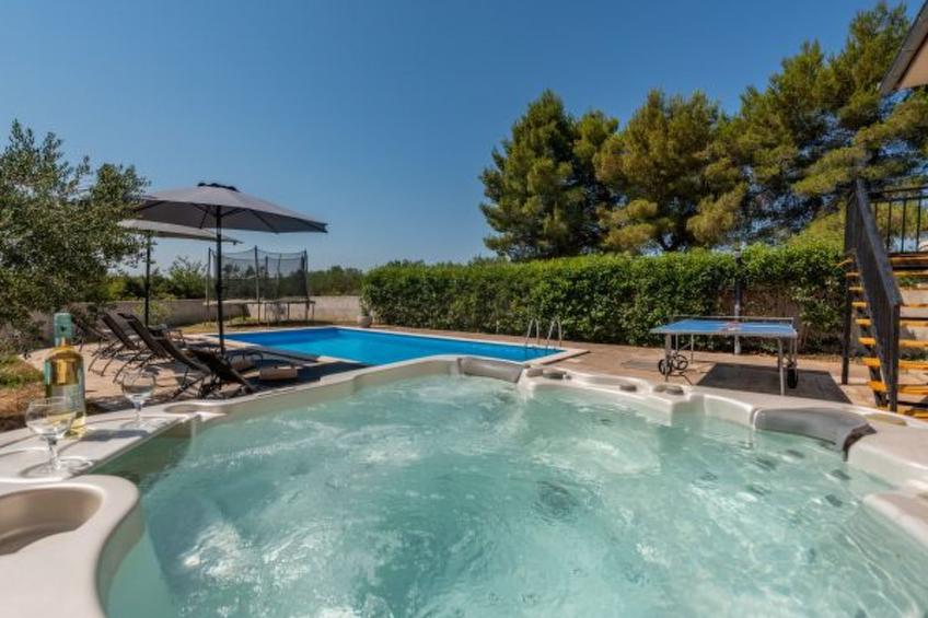 Holiday house Tina with jacuzzi and pool - foto 5
