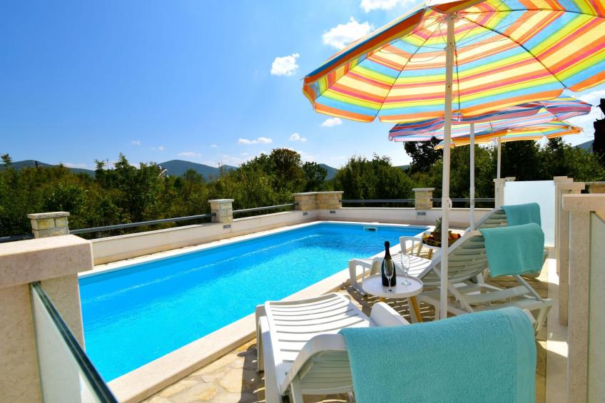 für 8 Personen mit privatem Swimmingpool im Hinterland von Split - foto 2
