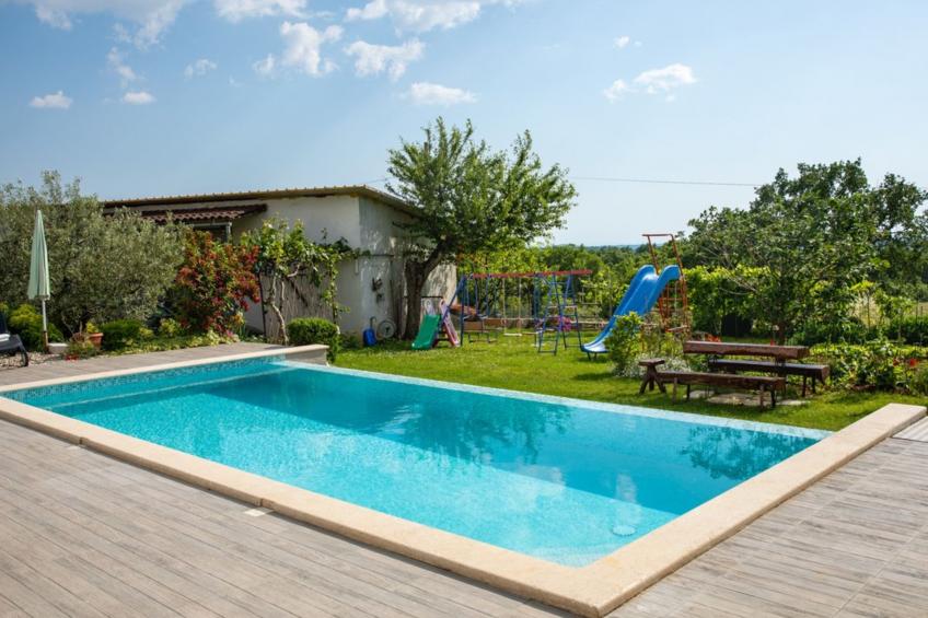 House Barat - foto 2