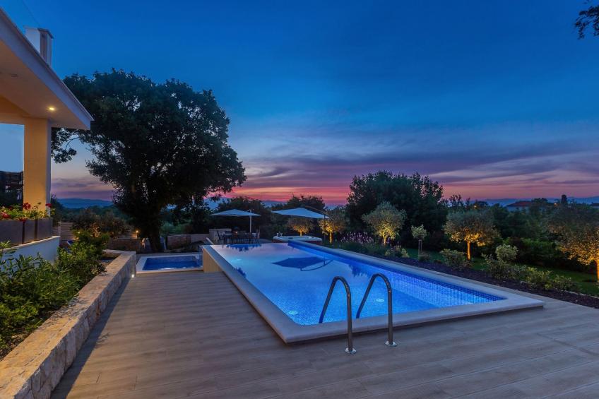 Schöne Villa in einer ruhigen Umgebung mit Pool - foto 52