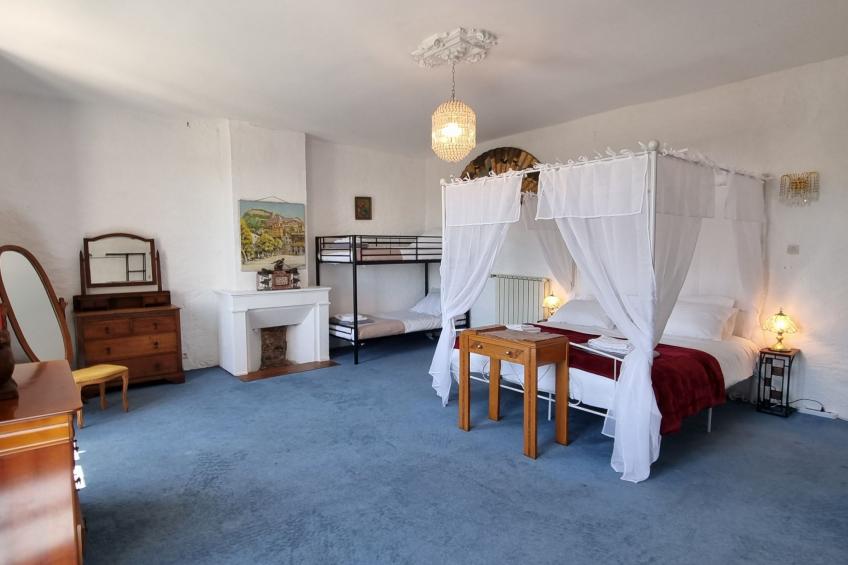 8-Zimmer-Schloss mit Pool und eigenem Park - foto 44