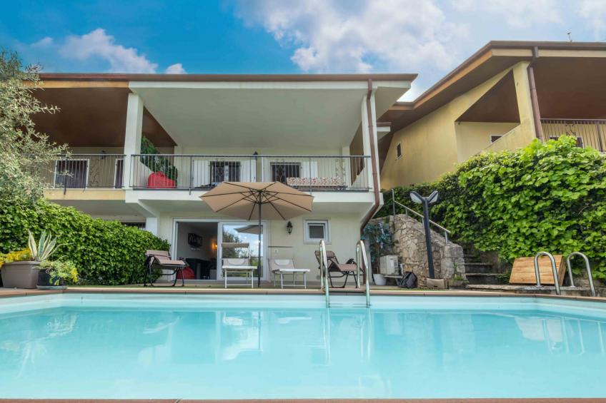 Privater Pool und herrlicher Seeblick - foto 5