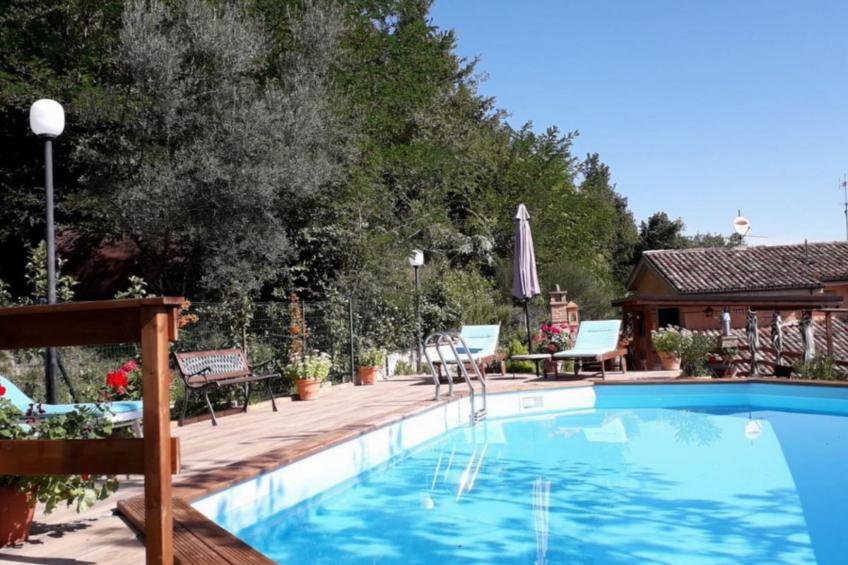 Schönes Ferienhaus in Sarnano mit privatem Pool