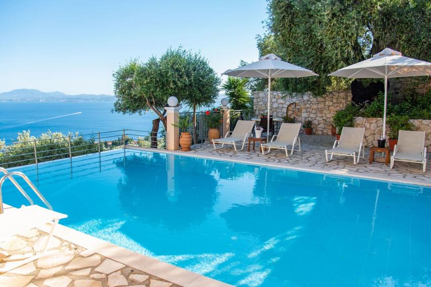Villa Sotiris mit Pool und herrlichem Meerblick