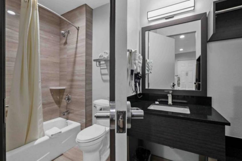 2 Full Beds  ADA/Tub/Micfridge - foto 6