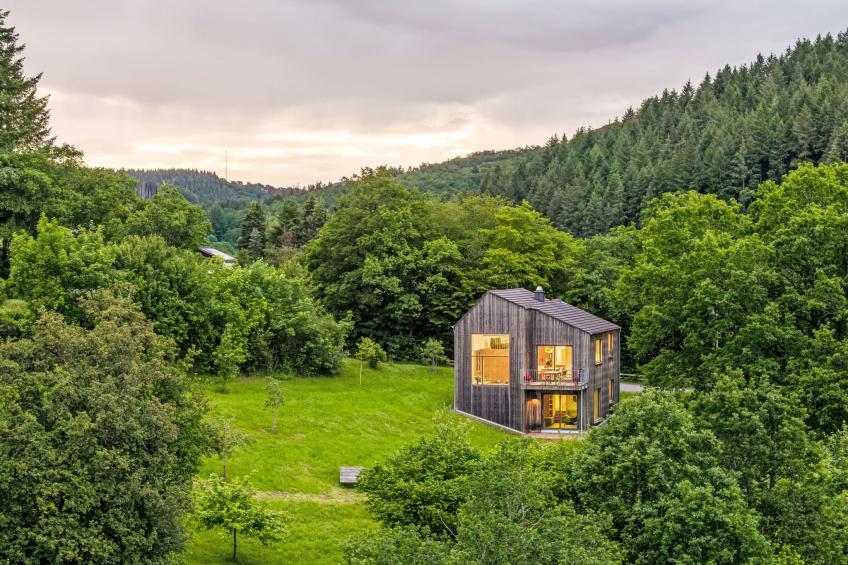 Moderner Holzhausneubau in der Eifel