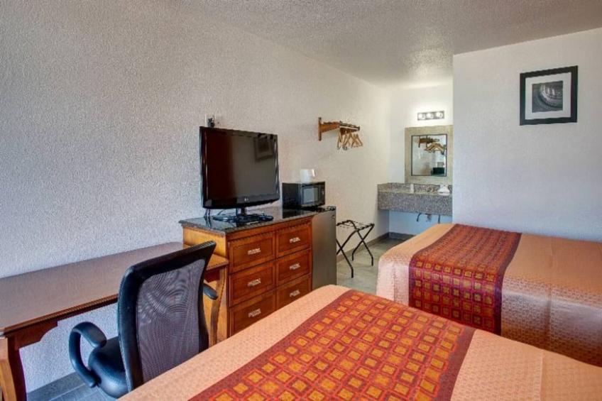2 Queen Beds  Non-Smoking Micfridge - foto 6