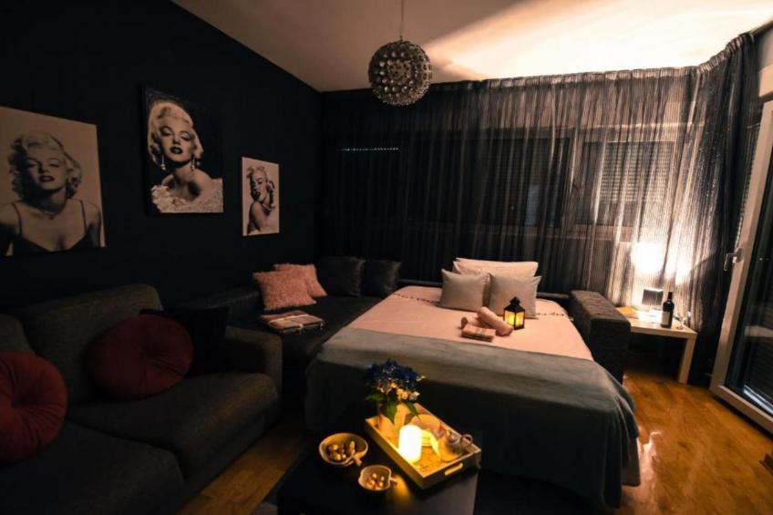 Chic Budva City Retreat - Studio Apartment with Balcony - foto 12