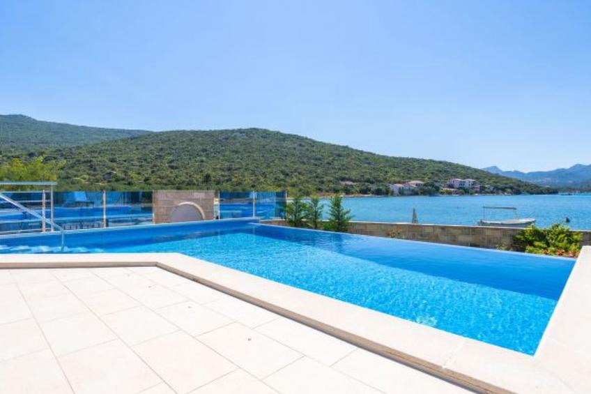 Beachfront Apartment house Hon with pool - foto 10