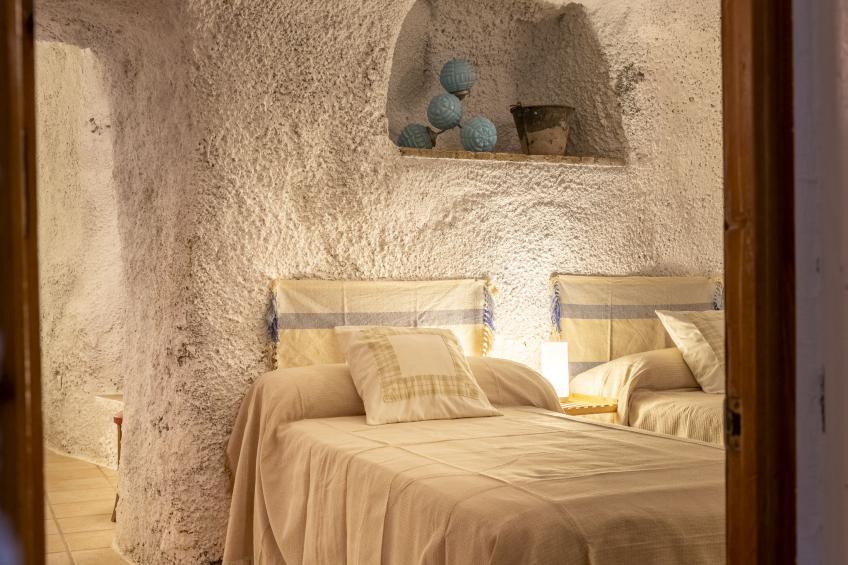 Cueva Mariana Pineda - foto 16