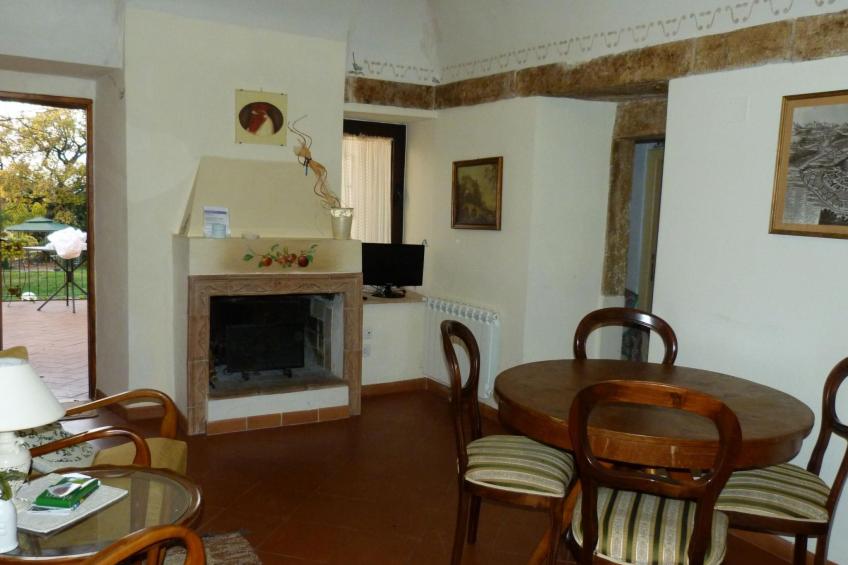 Altes Landhaus mit Schwimmbad und viel Grün - foto 9