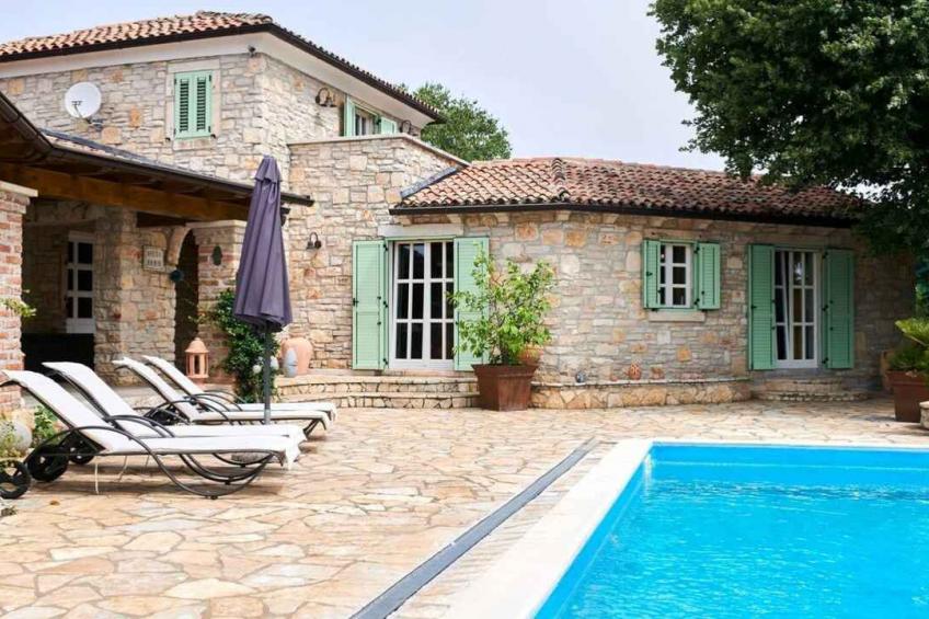 Villa met airconditioning en zwembad - BF-RFX2P
