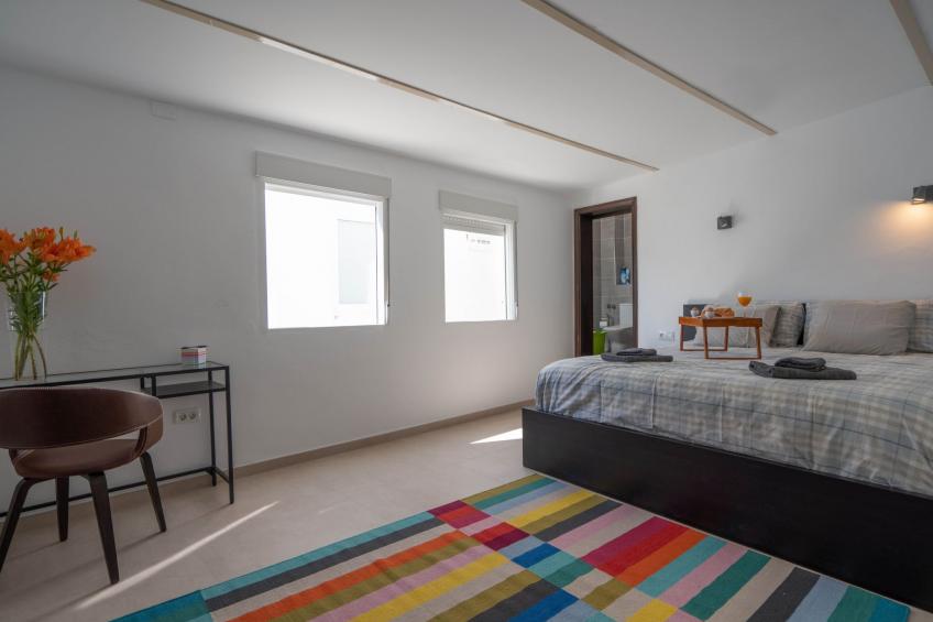 Spektakuläre Höhle mit zwei großen Terrassen am Meer - foto 15