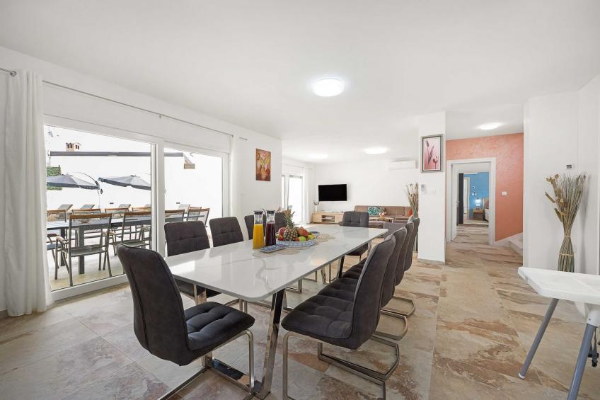 Villa Nur Amela with Pool, Jacuzzi, Darts - foto 4