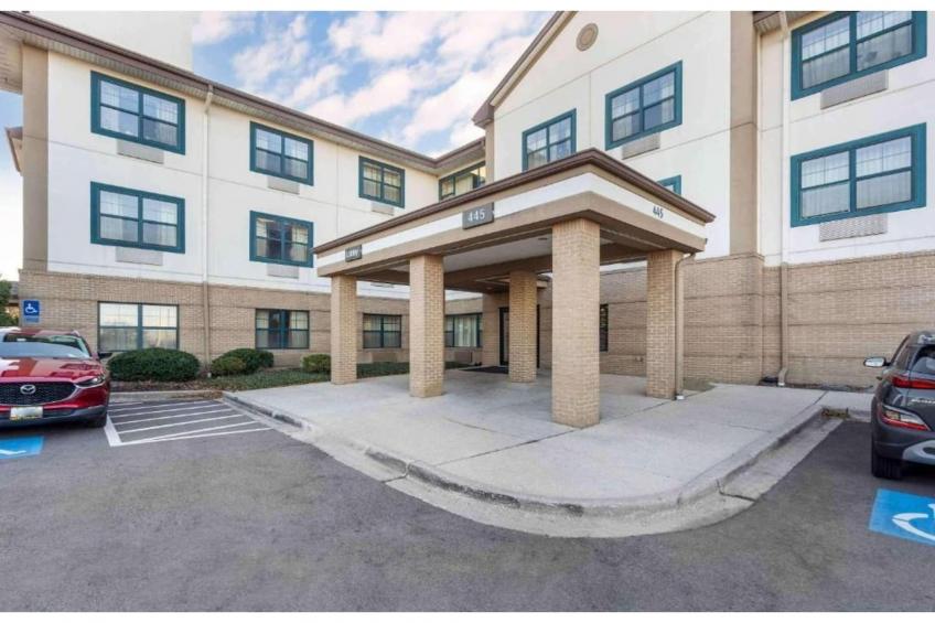 1 King Bed | Non-Smoking, Kitchen, Shower