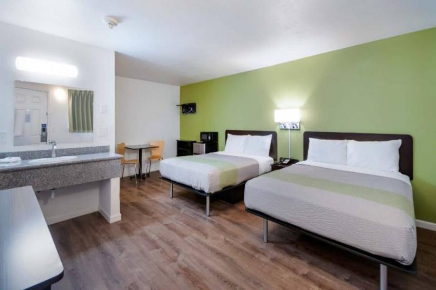2 Queen Beds  Non-Smoking Micfridge - foto 13