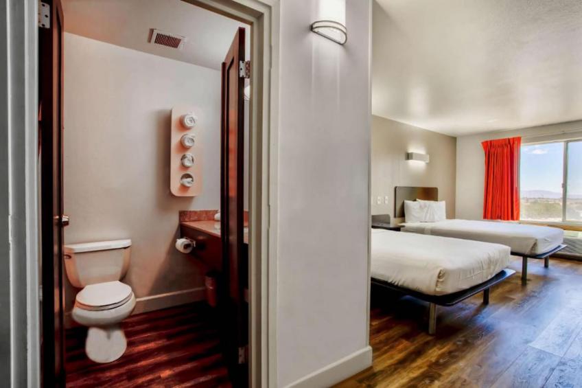 2 Queen Beds  Non-Smoking - foto 10