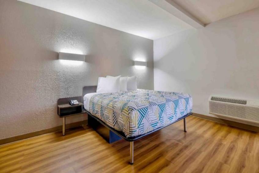 1 King Bed  Non-Smoking Micfridge - foto 36