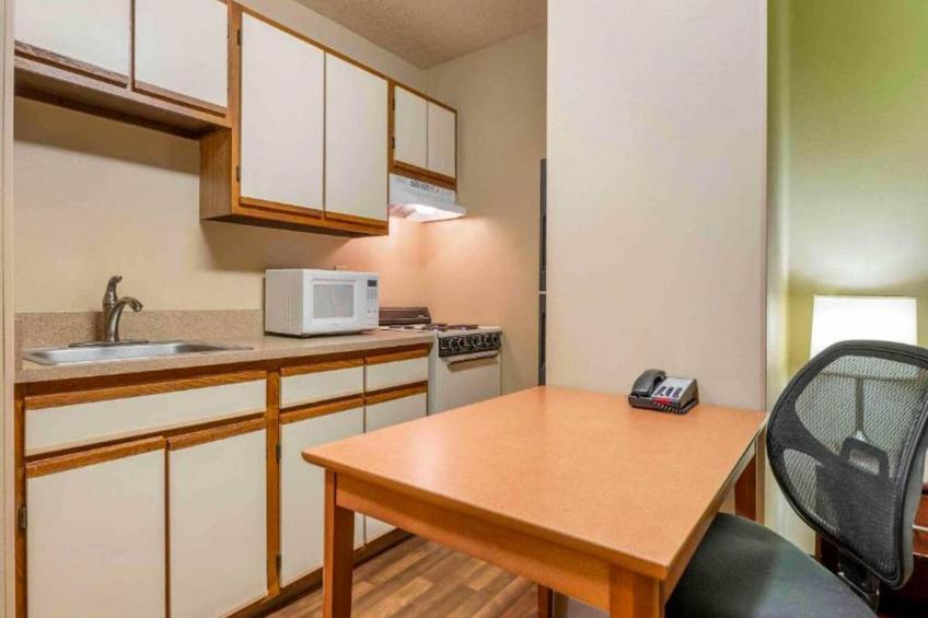 1 Queen Bed | Suite, Non-Smoking, Kitchen - foto 8