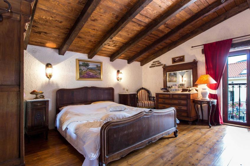 Authentic Dalmatian Hillside Escape with Pool, Sauna & BBQ - Seven Bedroom Holiday Home - foto 10