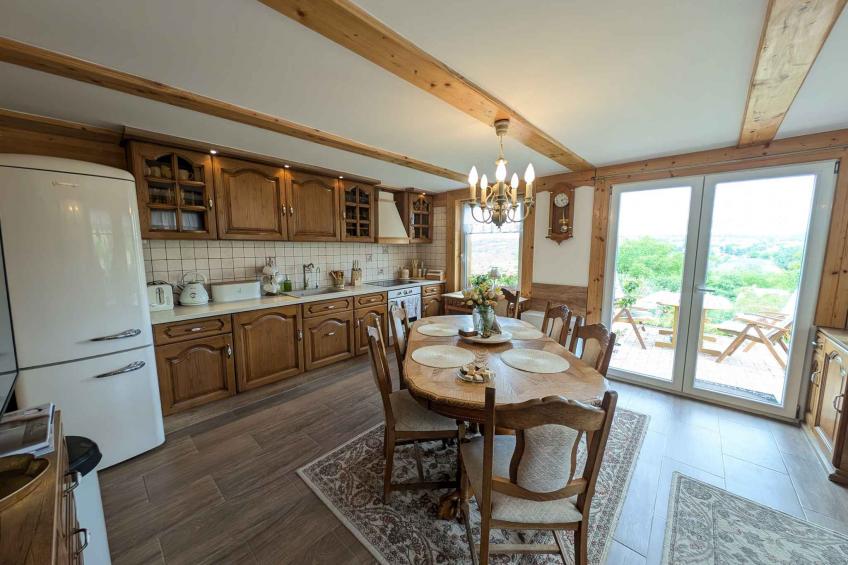 Vakantiehuis in een schilderachtig landschap met tuinkeuken en houten ton met whirlpool - BF-4FKRG - foto 24