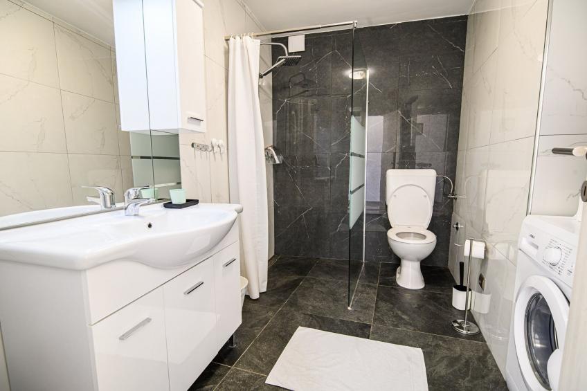 Sleek and Stylish Umag Apartments with Sea View - Two Bedroom Apartment with Balcony - foto 16