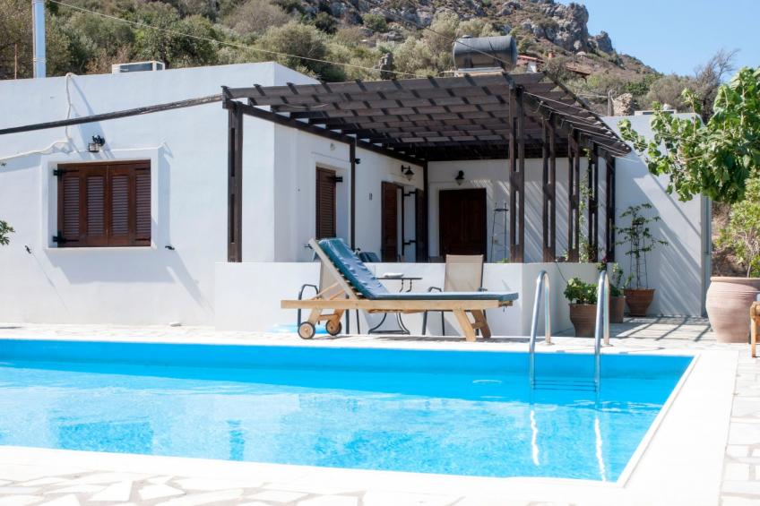 Versteckte Villa mit Pool und herrlichem Blick über die Bucht von Mirabelle und