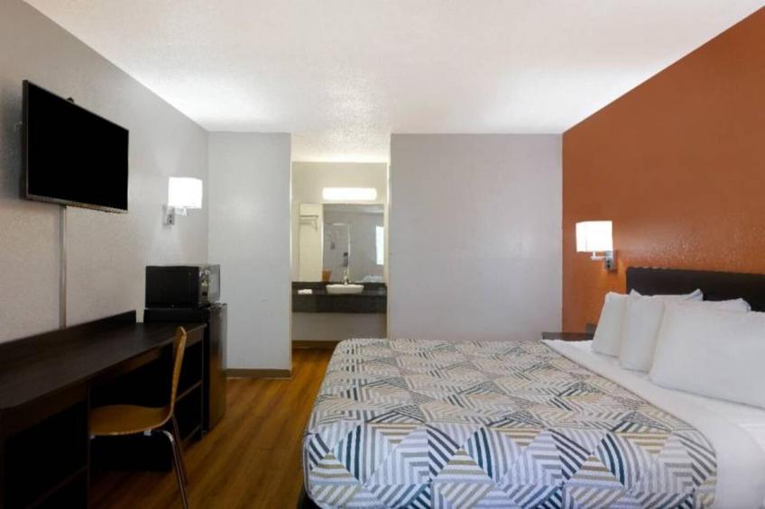 1 King Bed  Non-Smoking Micfridge - foto 10
