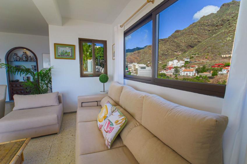 Zweitstöckiges Ferienvilla mit Terrassen, Pool, Sauna sowie herrlichem Berg- un - foto 17