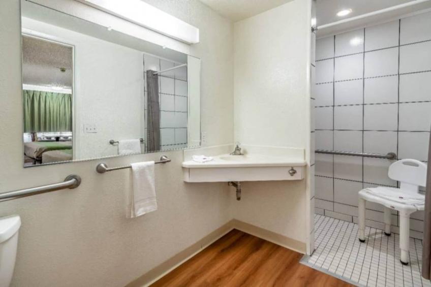 2 Queen Beds ADA/RI Shower/Non-Smoking - foto 25