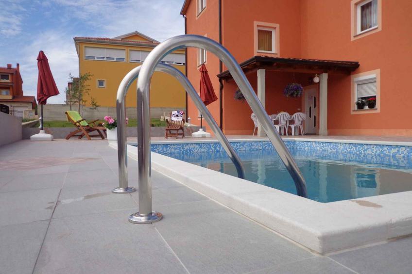 appartement de vacances avec terrasse et piscine - BF-D7P8