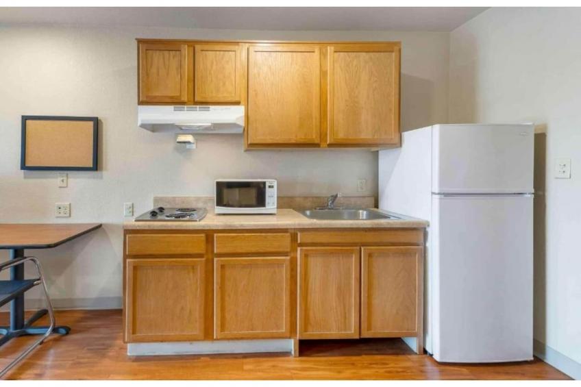 1 Full Bed | ADA\/Tub\/Non-Smoking\/Kitchen - foto 9